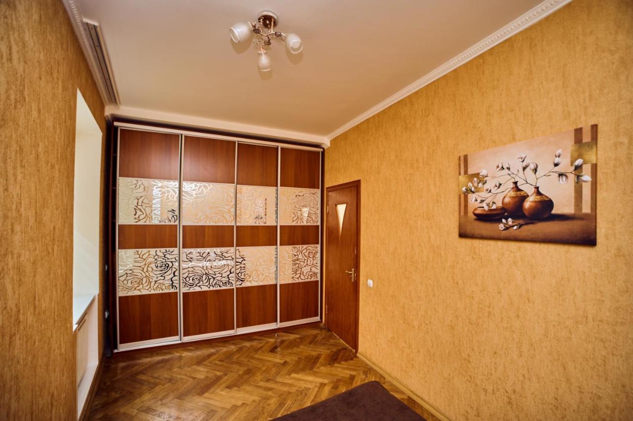 Apartments Near Potocki Palace Lviv Extérieur photo